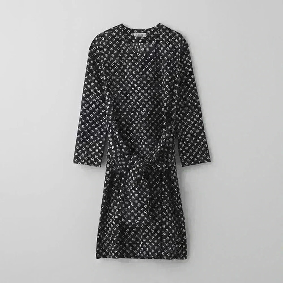 a detatcher Dresses & Skirts - A Détacher
Printed Knee-Length Dress
Size: M | US 8
